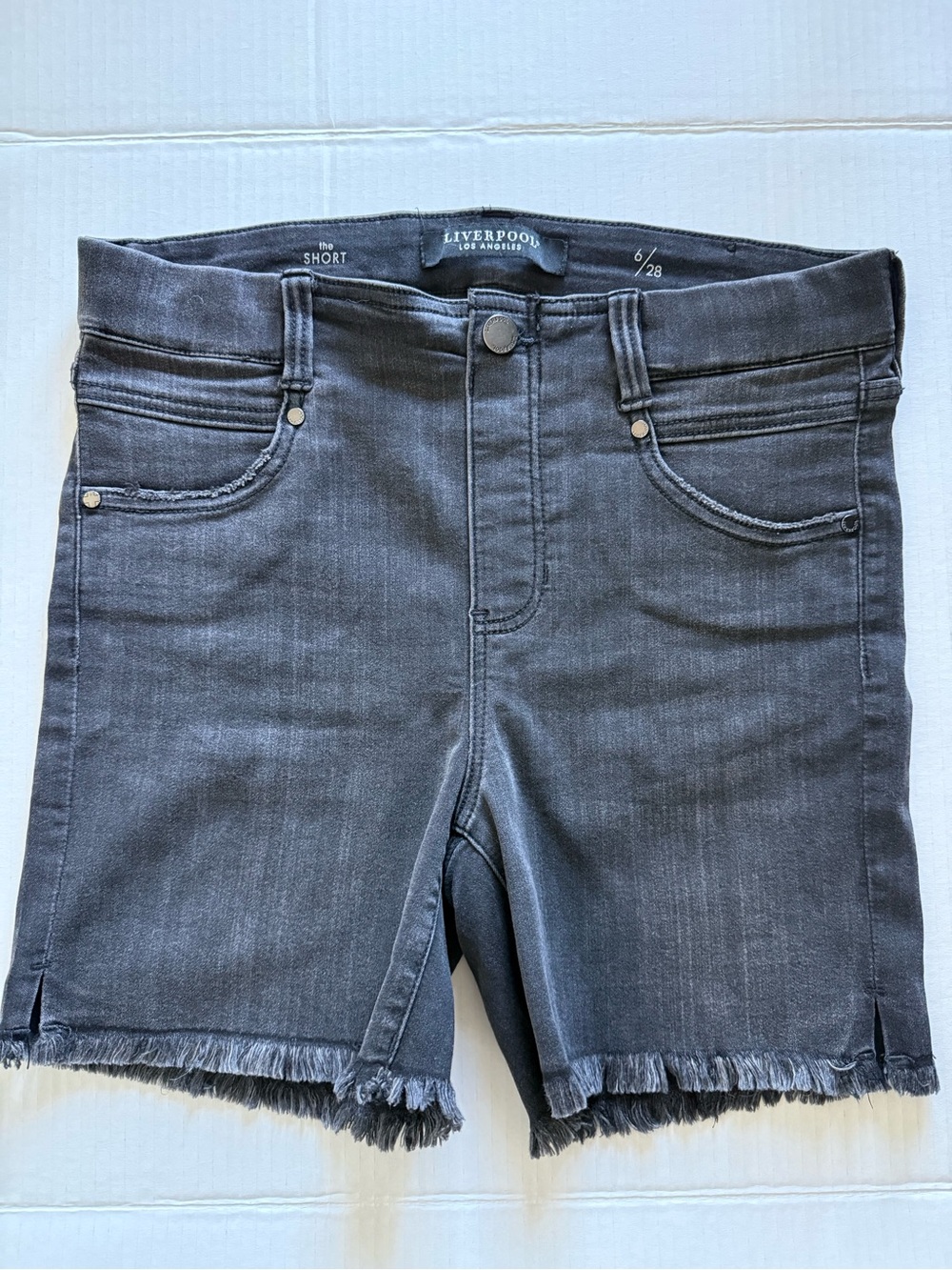 Liverpool Los Angeles The Short Pull-On Denim Shorts – Size 6/28